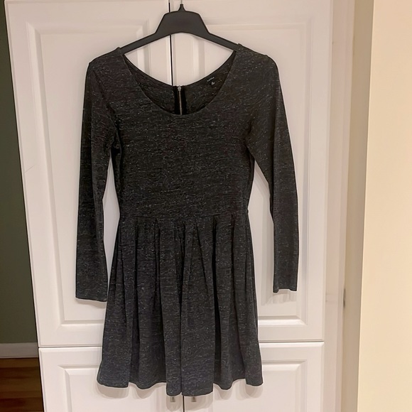 ARITZIA TALULA CHARCOAL DRESS - M - Picture 1 of 3